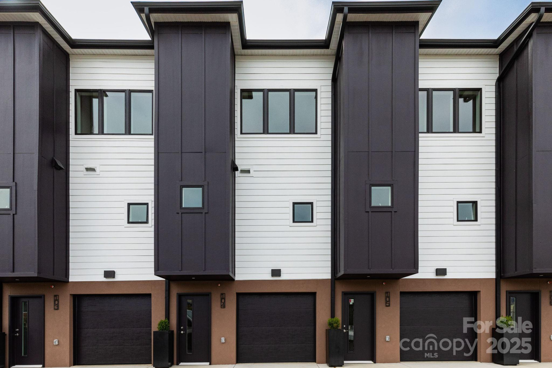 3 Lee Garden Lane #104 - Photo 2