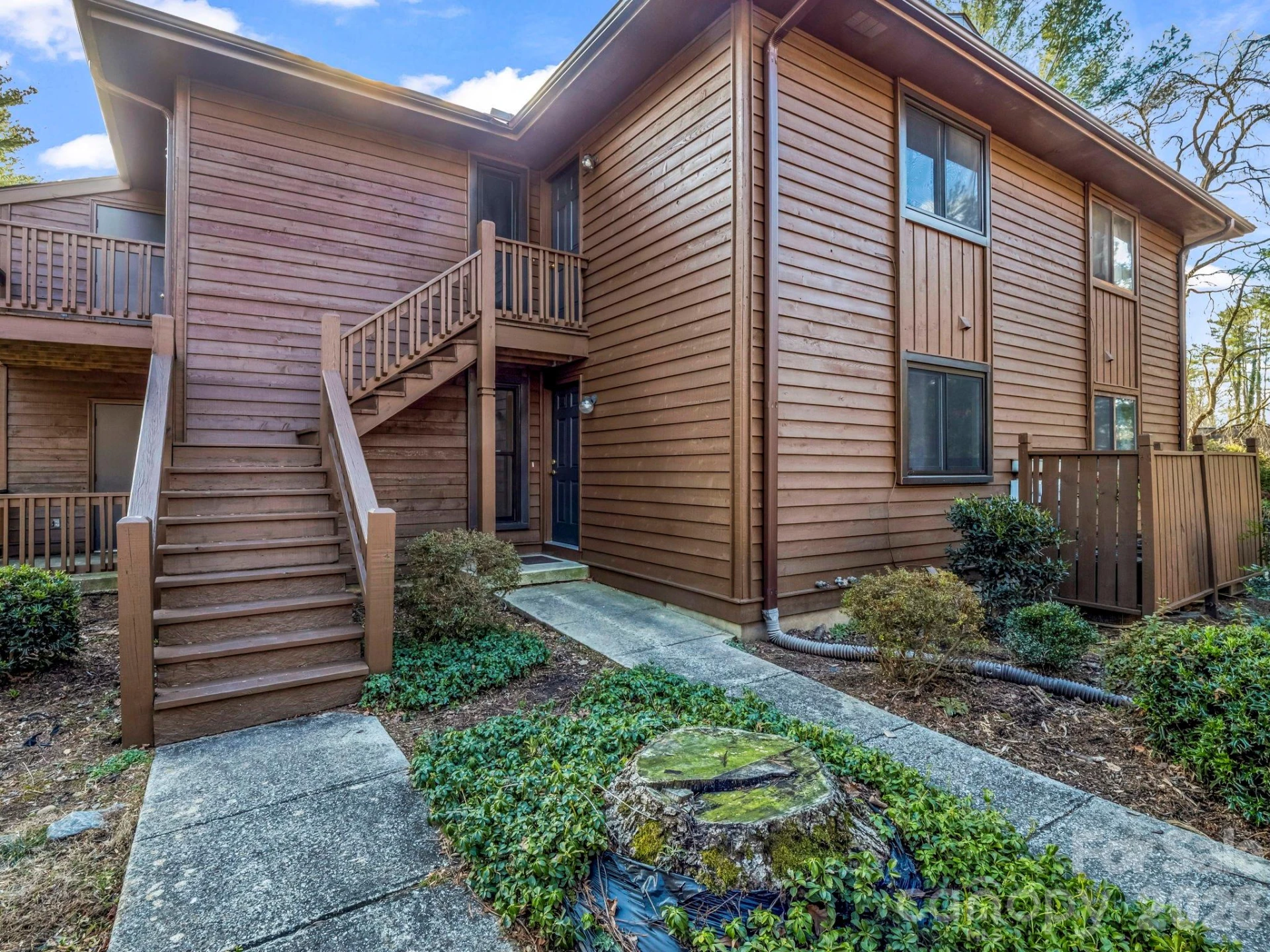 520 Courtwood Lane #8 - Photo 3