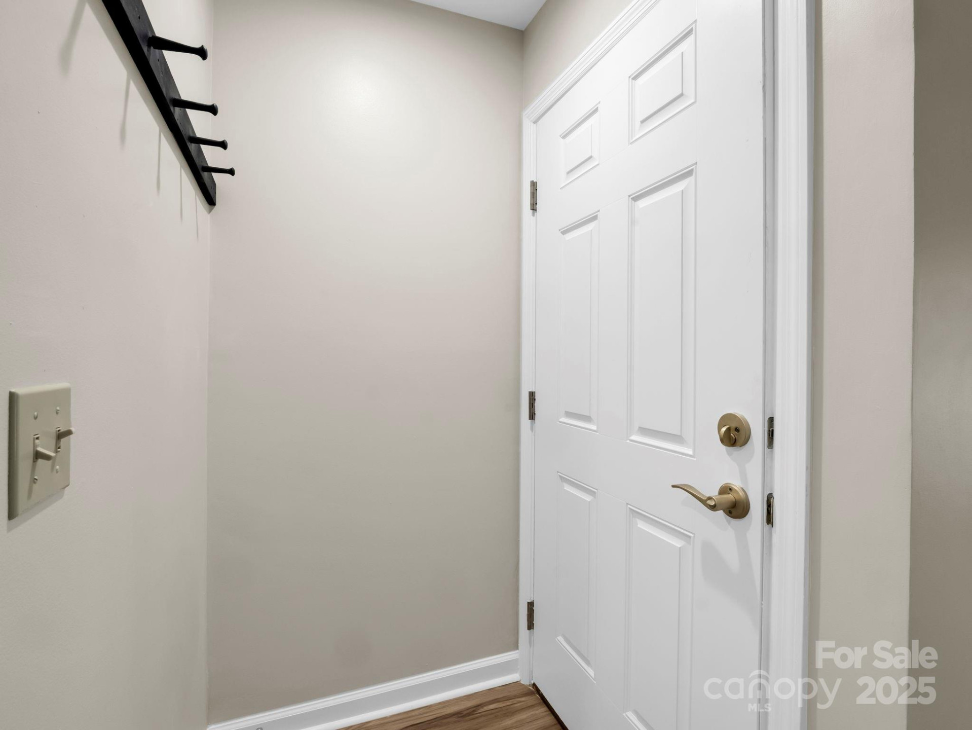 520 Courtwood Lane #8 - Photo 3