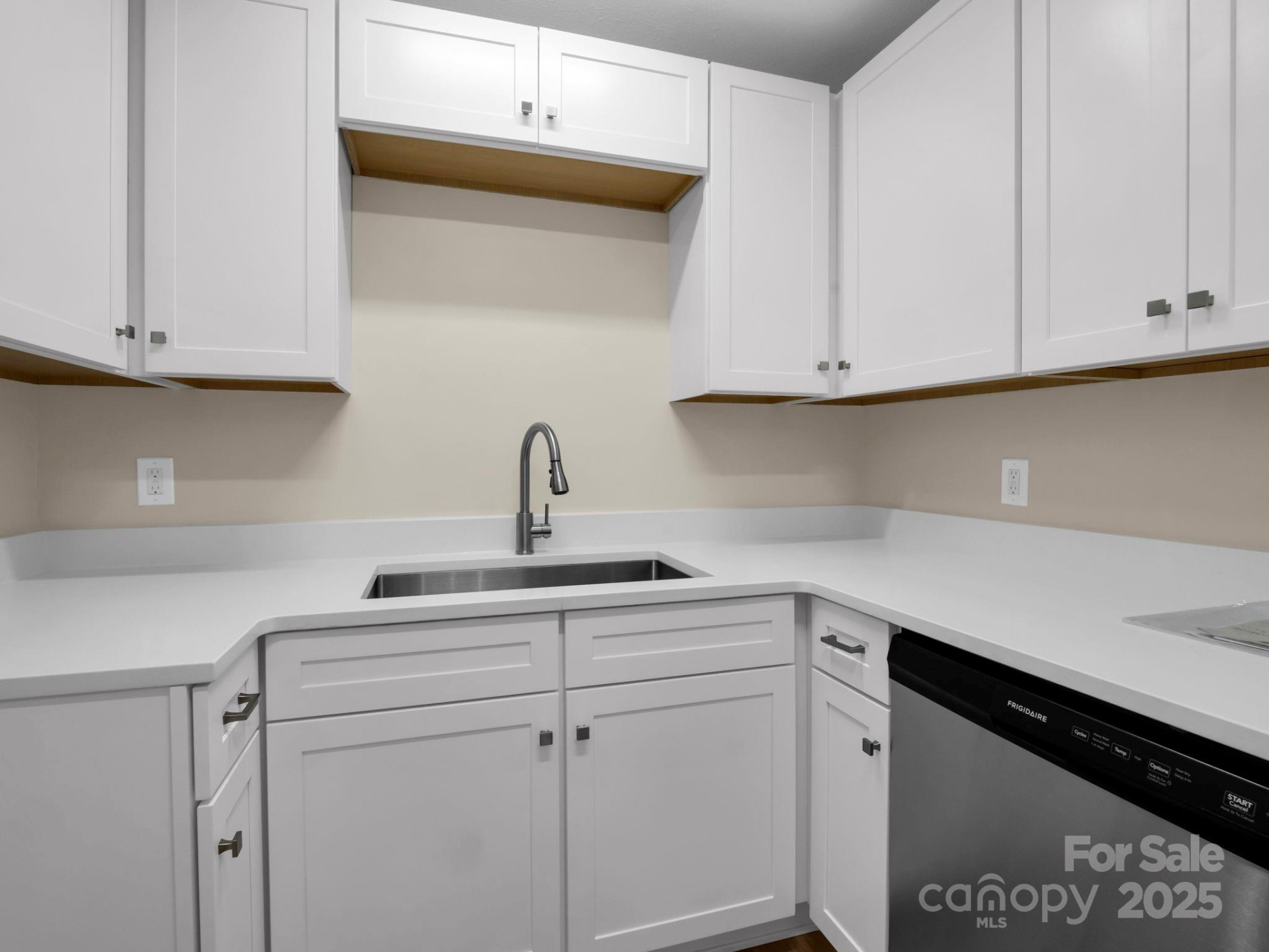 520 Courtwood Lane #8 - Photo 8