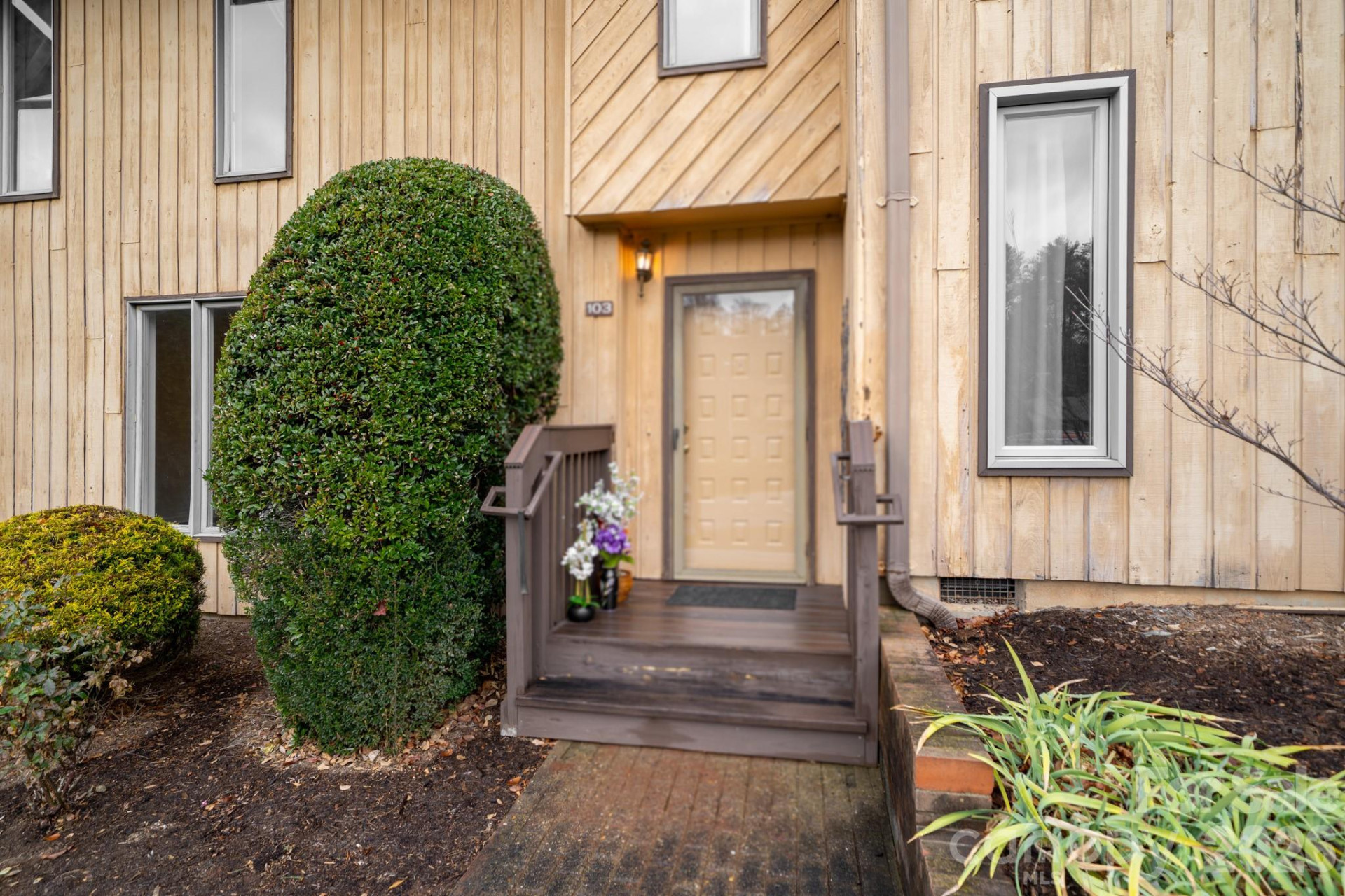 103 Pebble Creek Drive - Photo 2