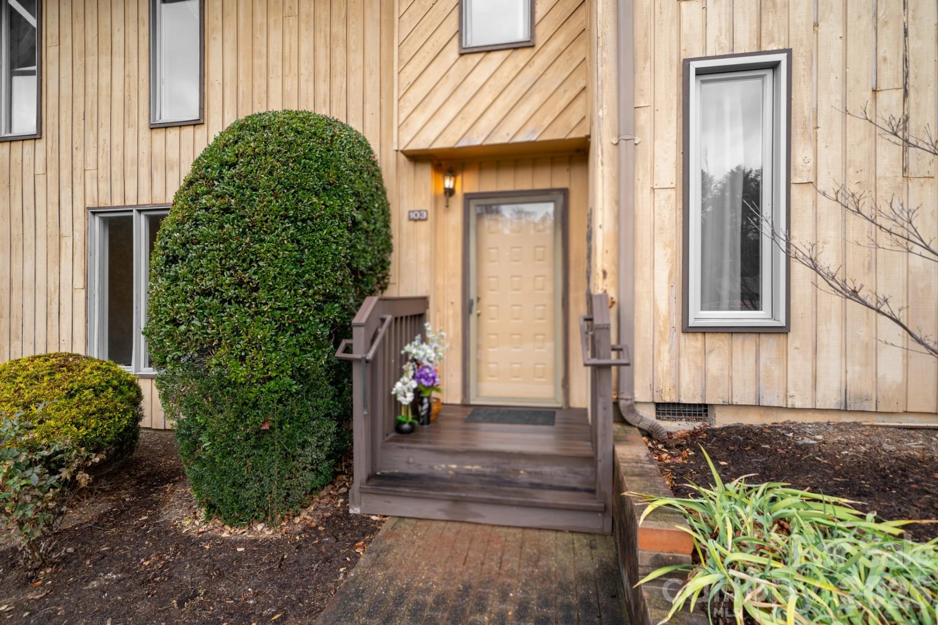 103 Pebble Creek Drive - Photo 2