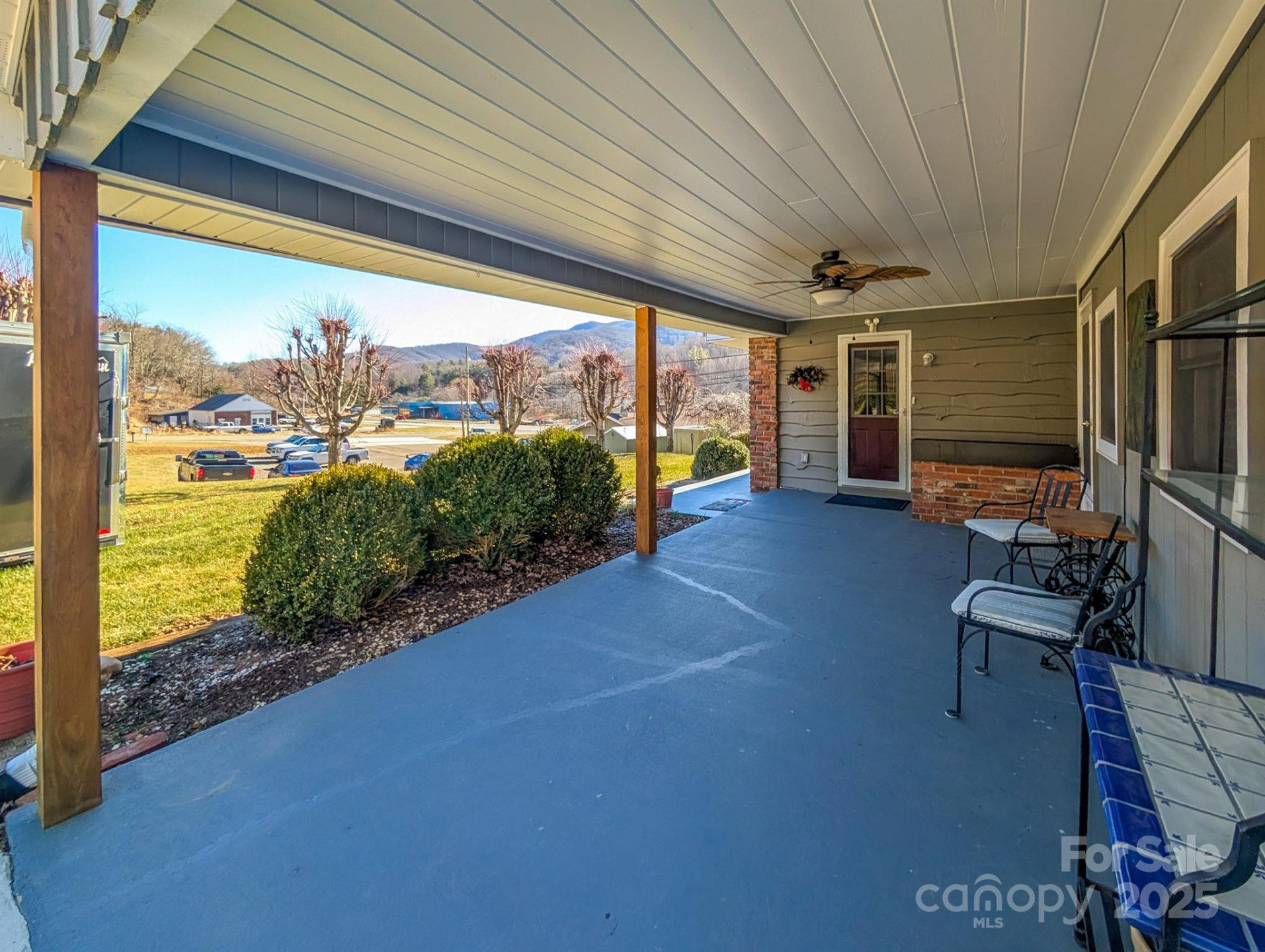 39 Hawthorne Lane - Photo 4