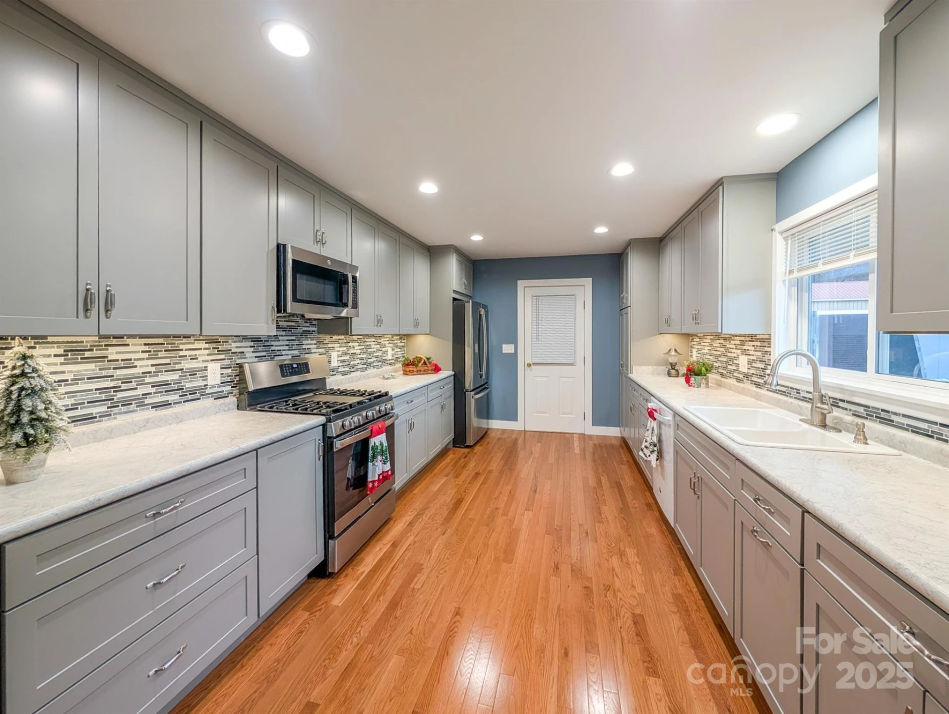 39 Hawthorne Lane - Photo 6
