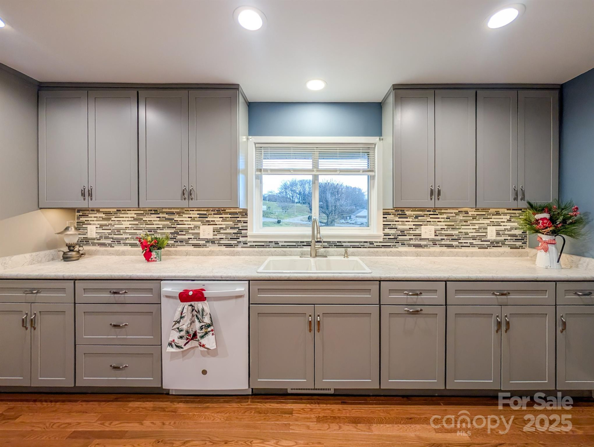 39 Hawthorne Lane - Photo 8