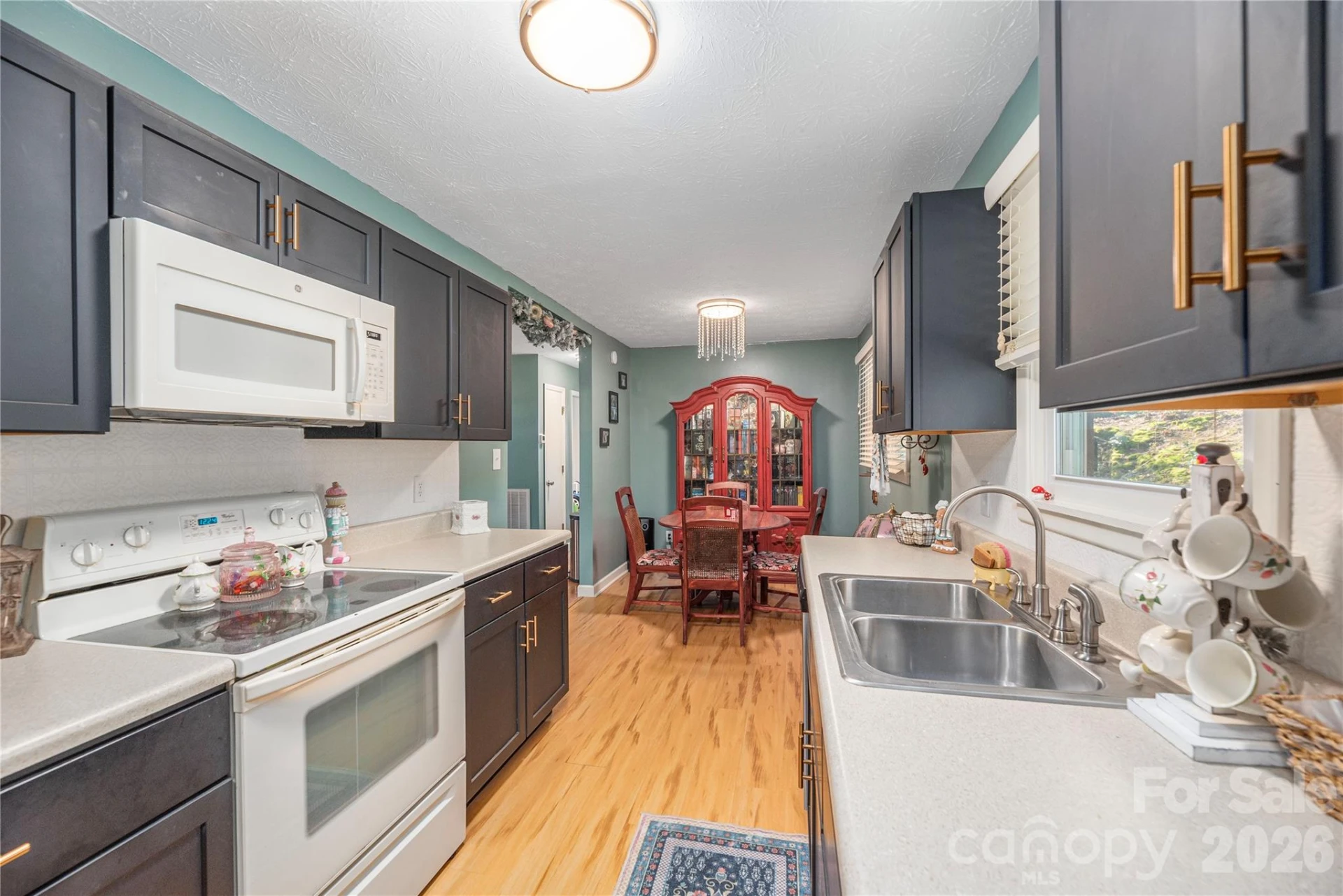 2746 Turnpike Road - Photo 8
