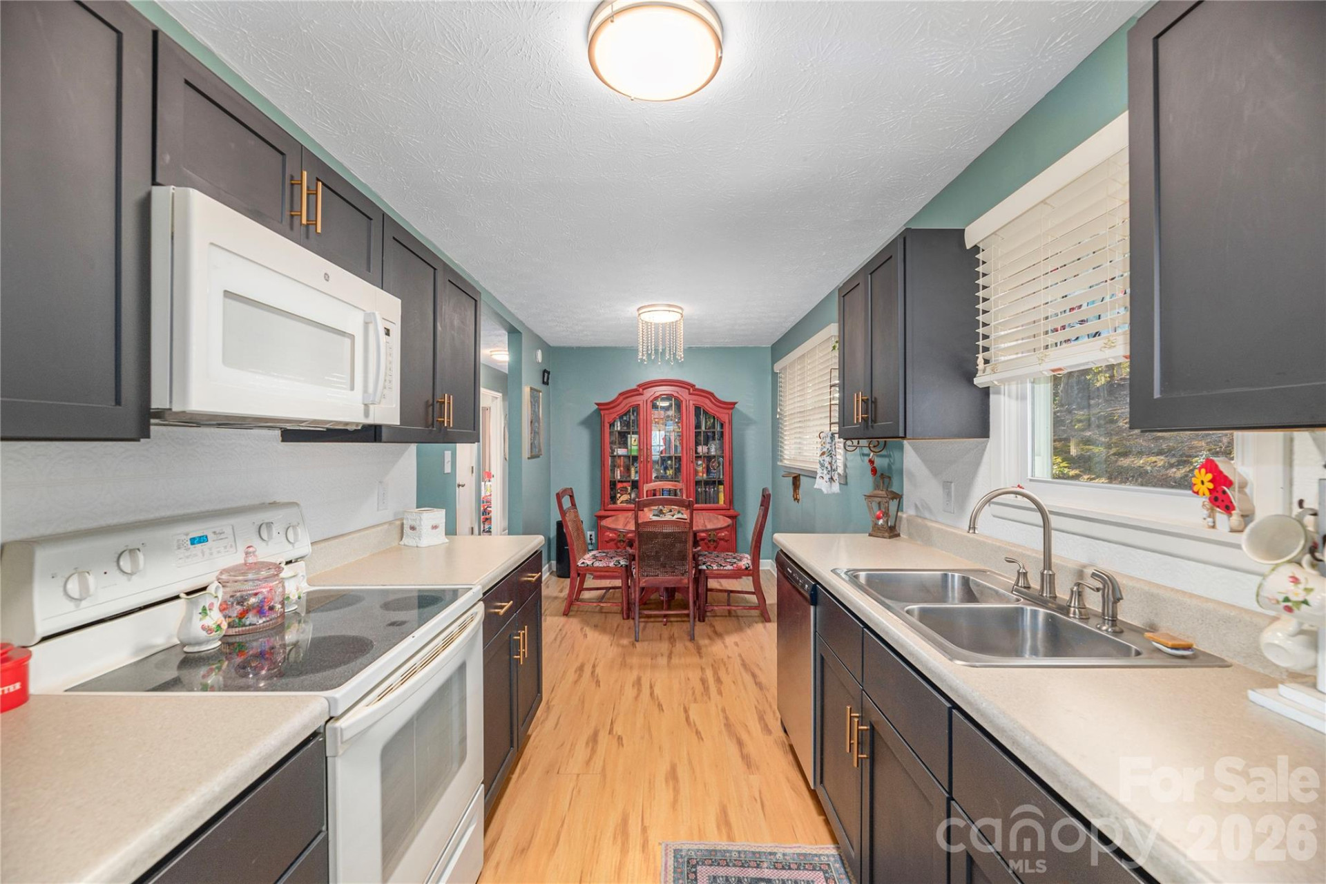 2746 Turnpike Road - Photo 9