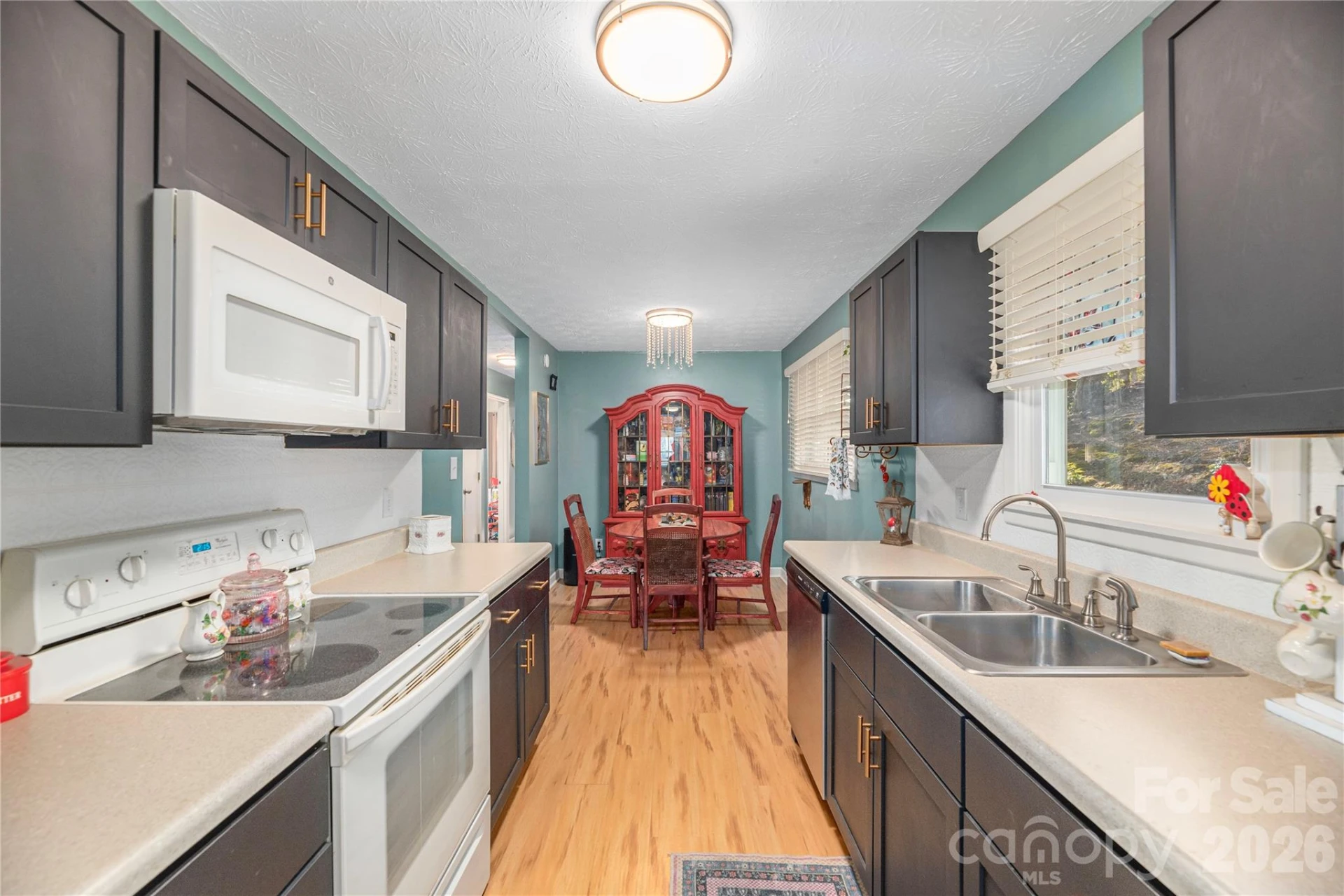 2746 Turnpike Road - Photo 9