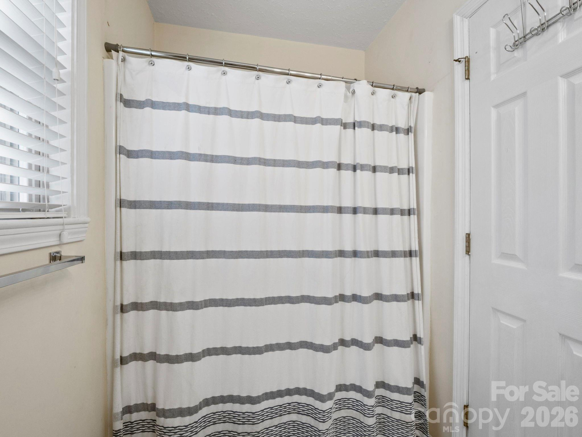 137 Weaver Court - Photo 17