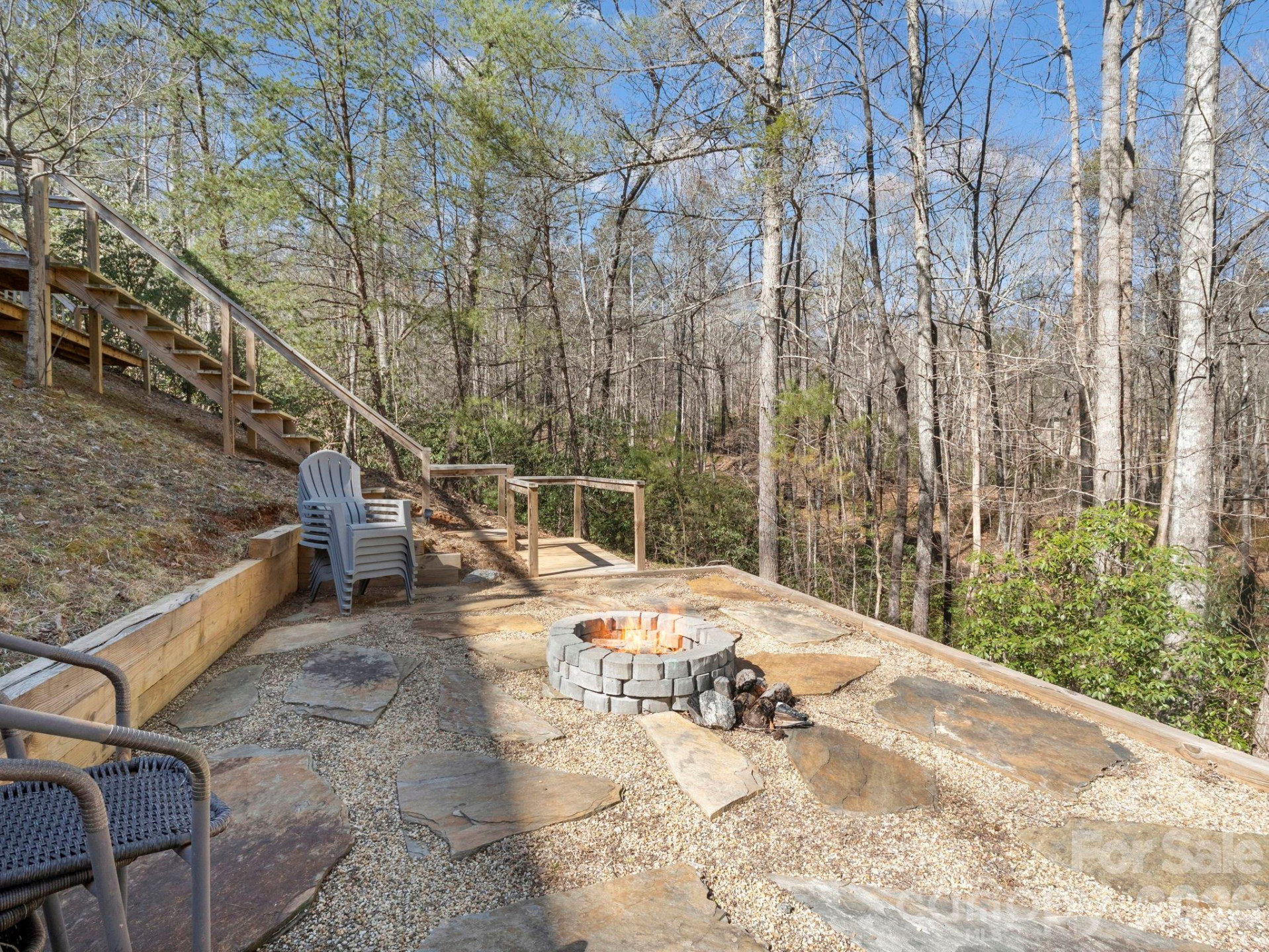 137 Weaver Court - Photo 35