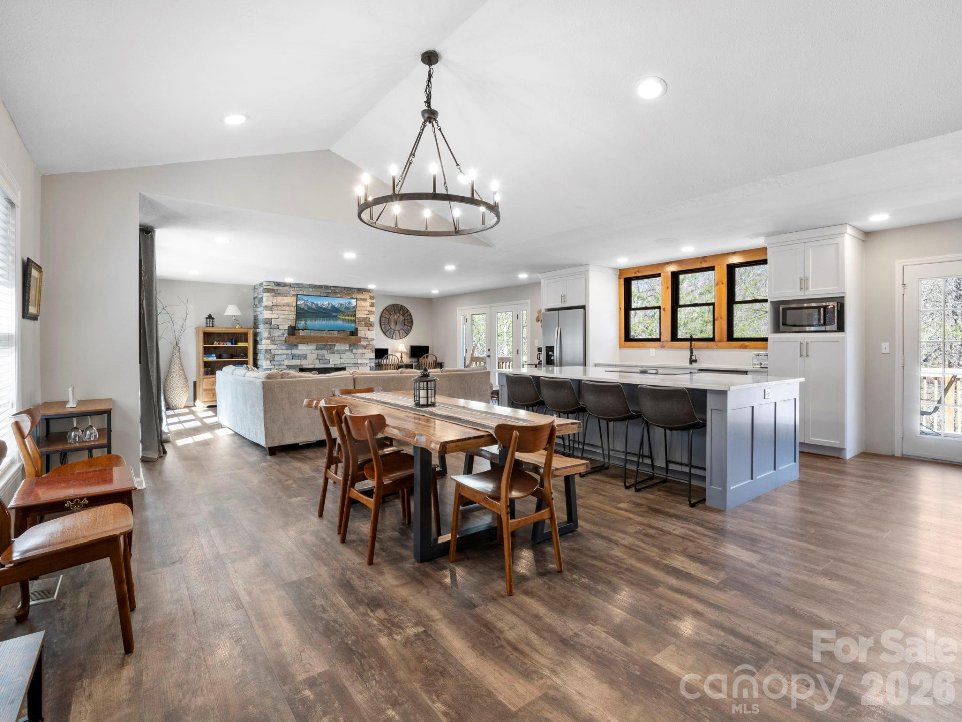 137 Weaver Court - Photo 5