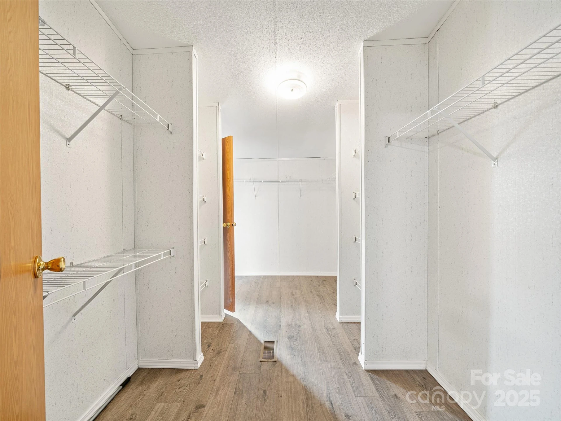 105 Satinwood Drive - Photo 8