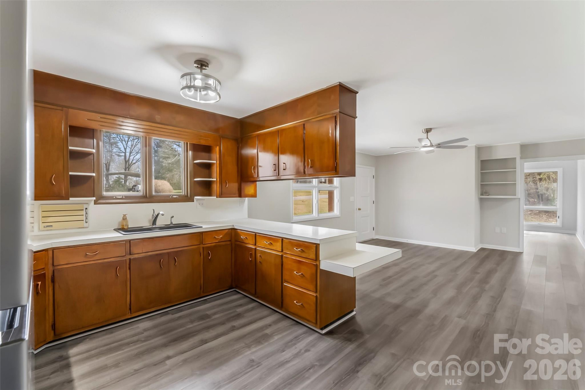 212 Shuping Street - Photo 4