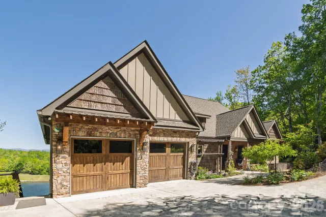 333 Kanasdatsi Drive, Brevard, NC, 28712