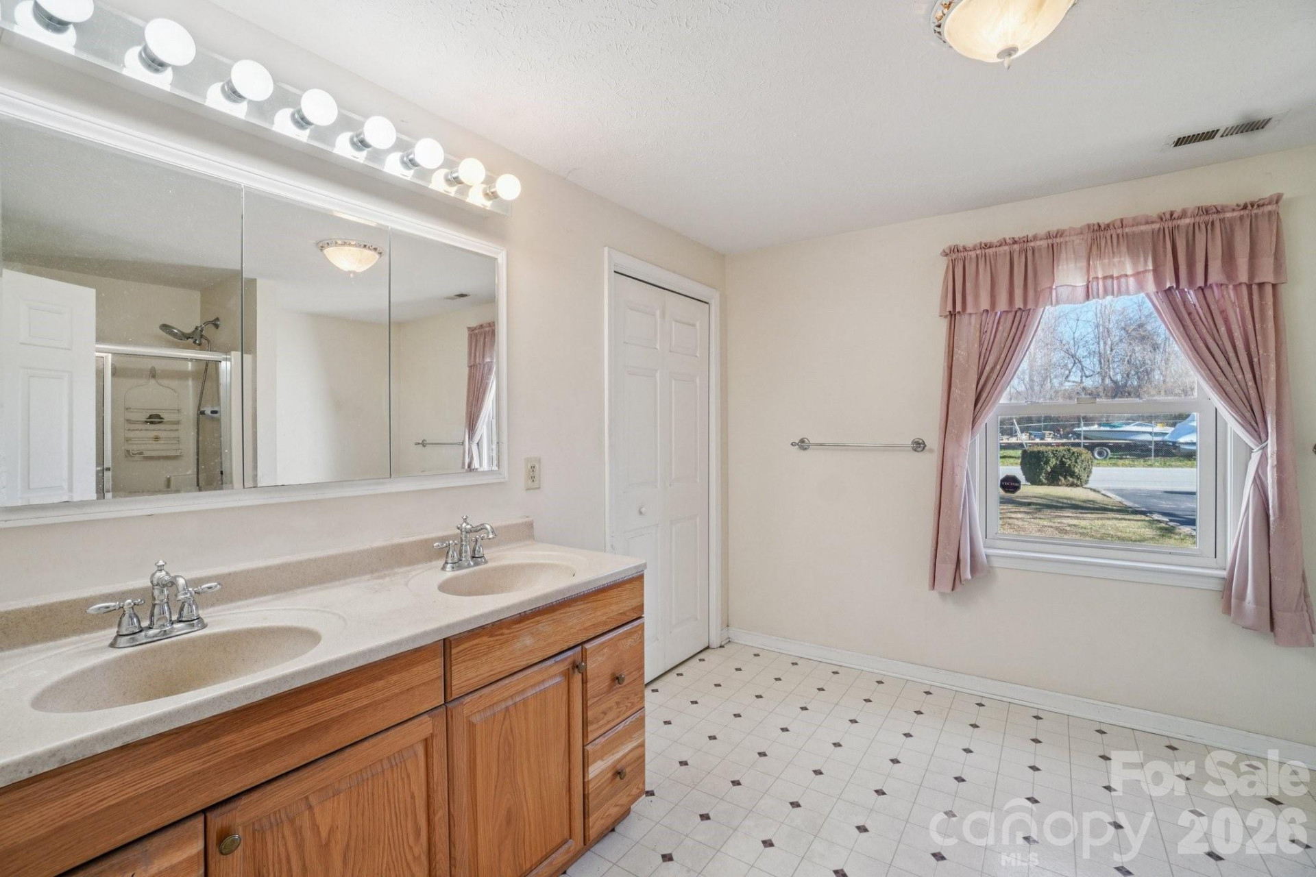 511 Oak Grove Road - Photo 22