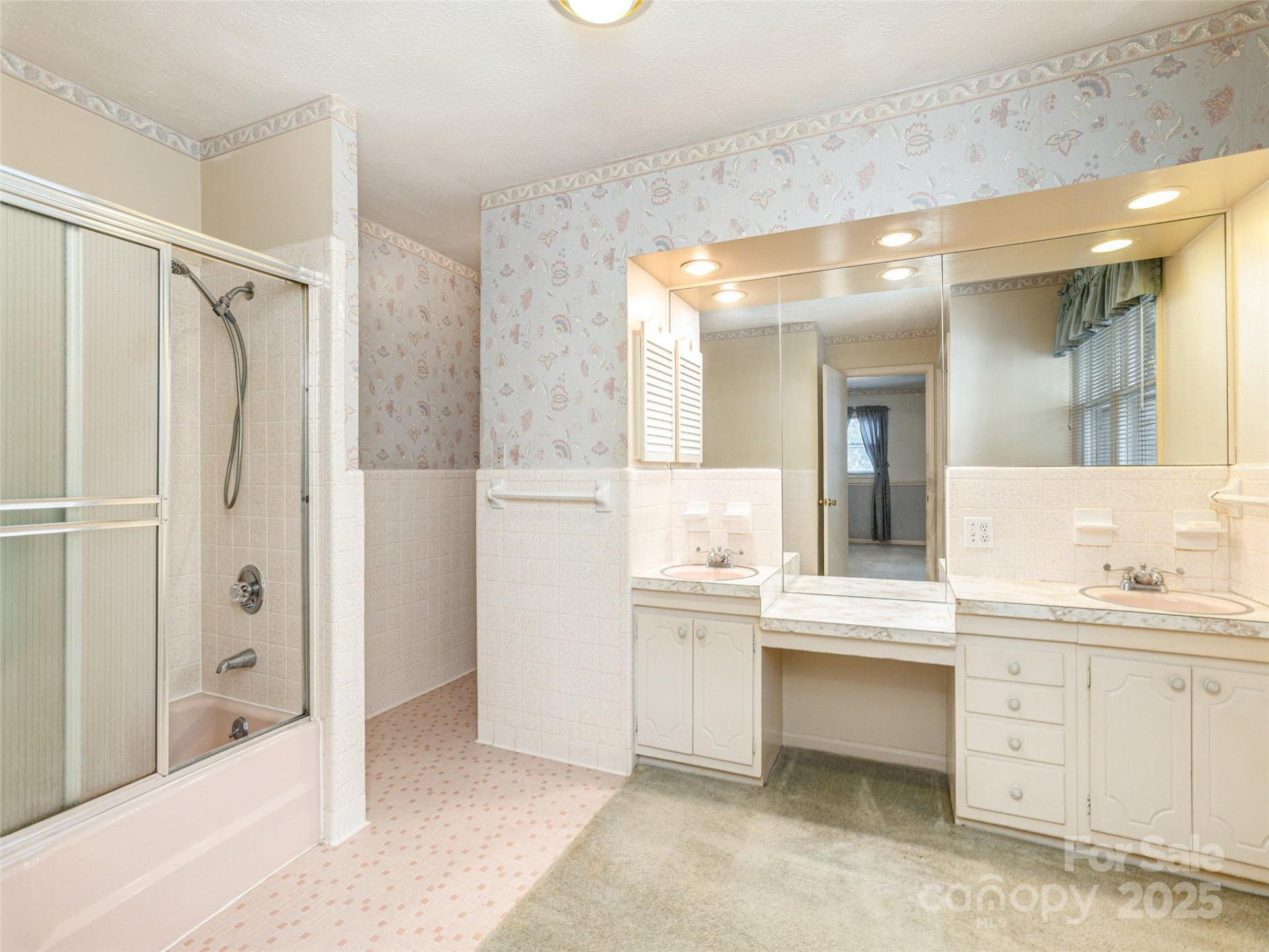2640 Haywood Road - Photo 18