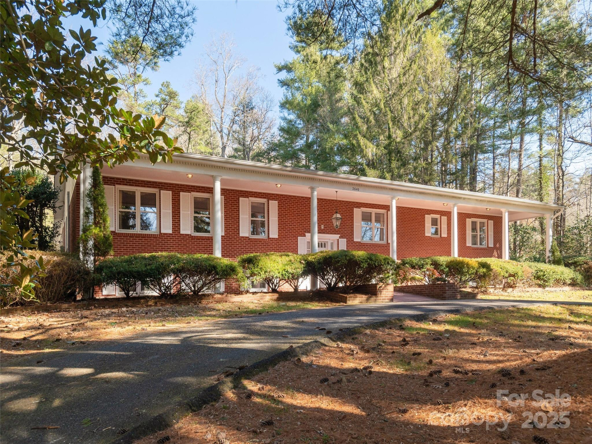 2640 Haywood Road - Photo 3