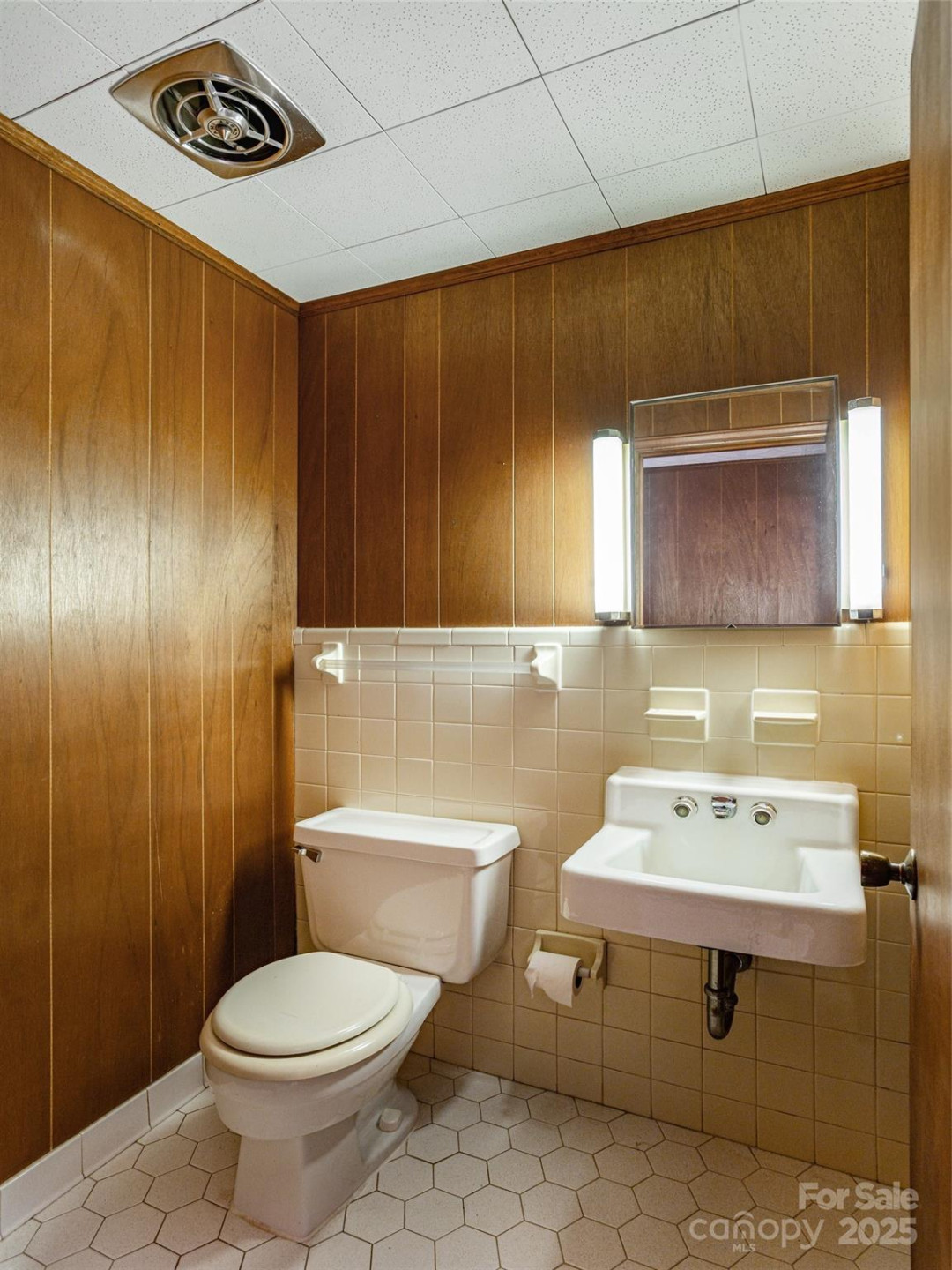 2640 Haywood Road - Photo 32