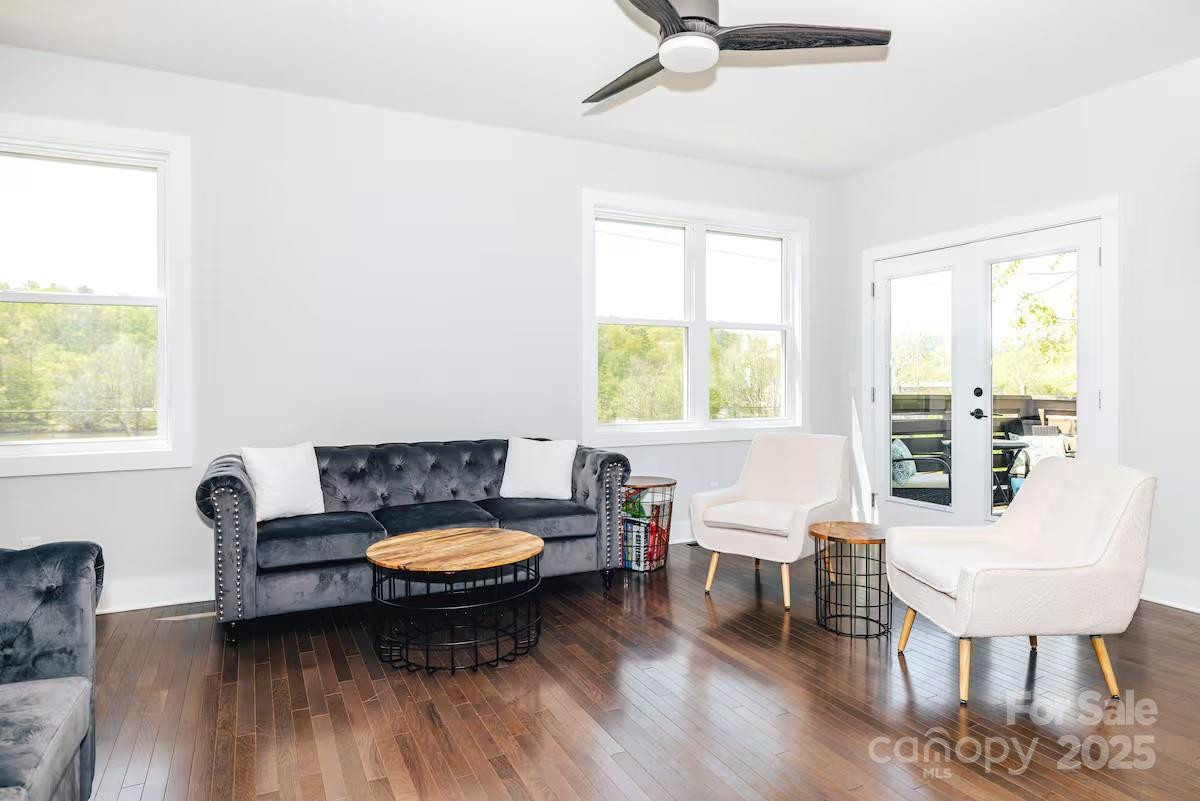 1057 Riverside Drive - Photo 4