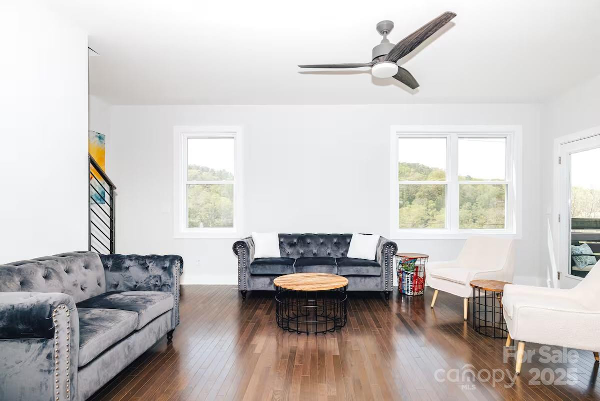 1057 Riverside Drive - Photo 5