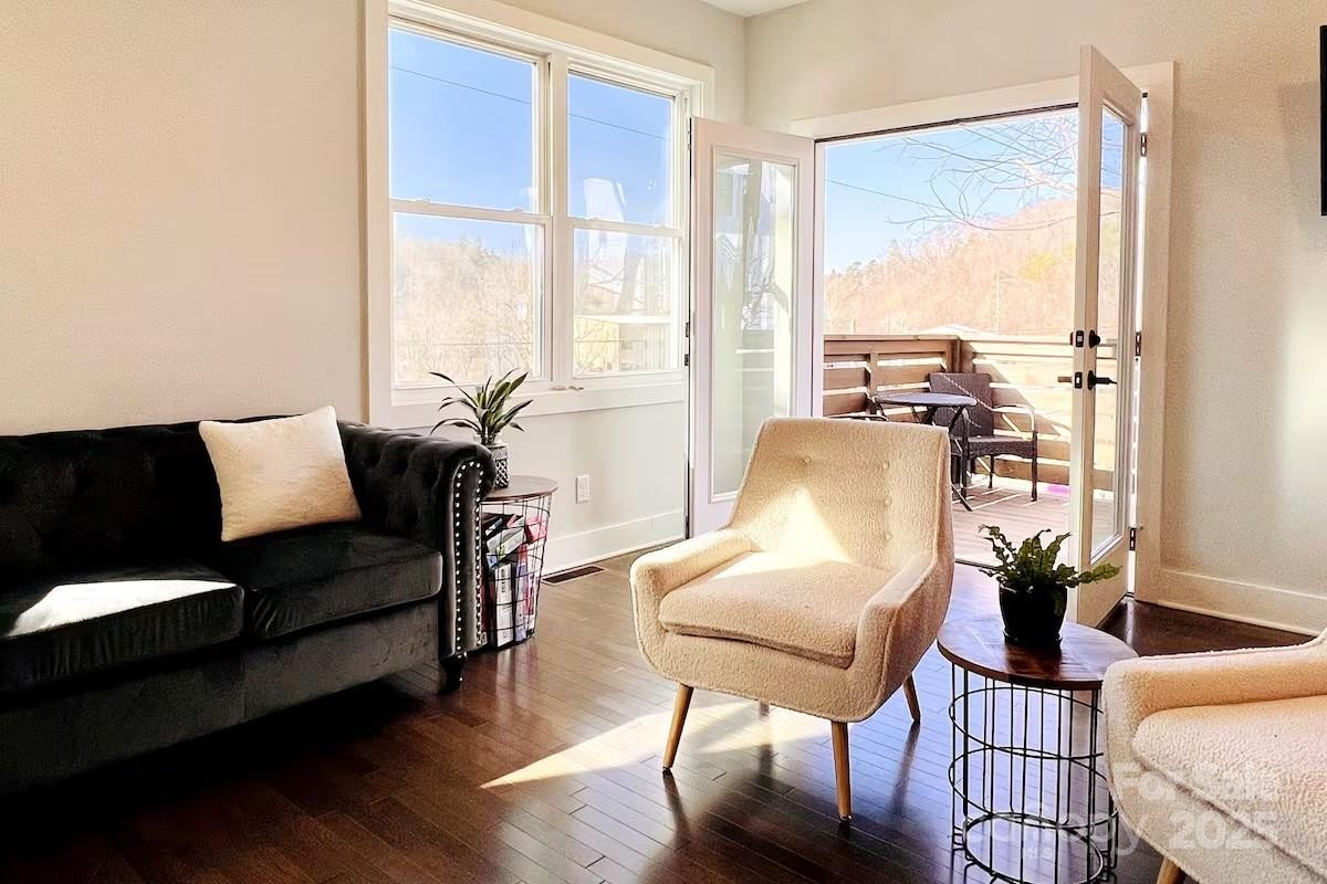 1057 Riverside Drive - Photo 7