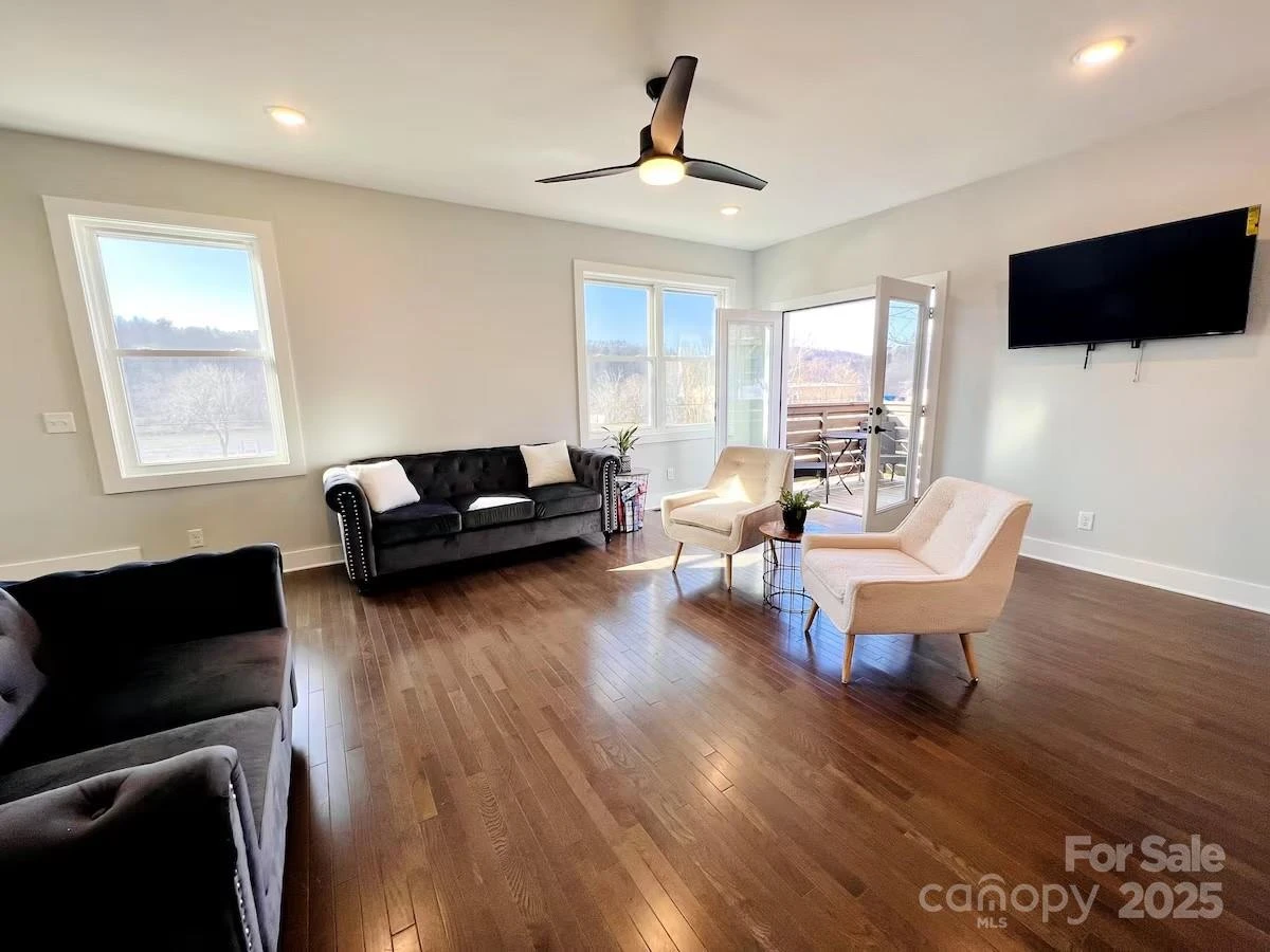 1057 Riverside Drive - Photo 8