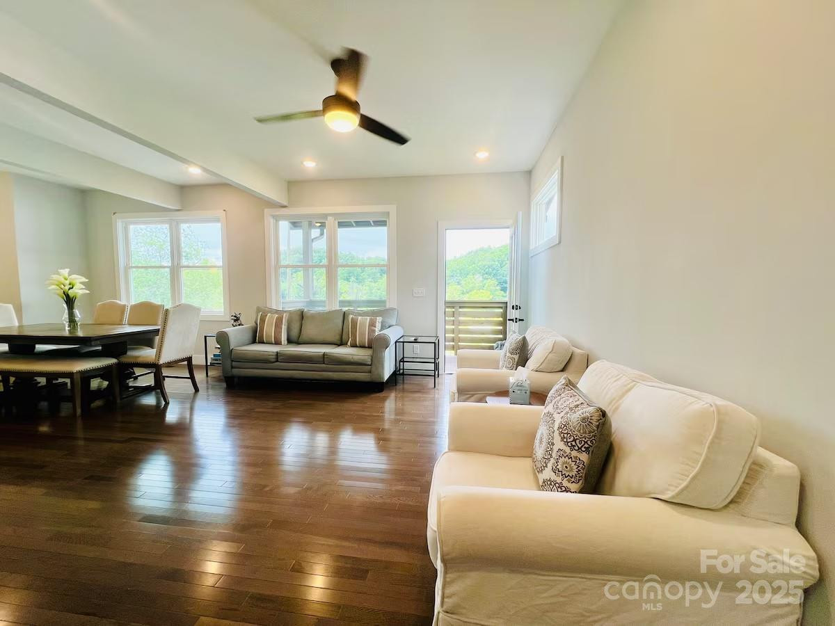 1061 Riverside Drive - Photo 5