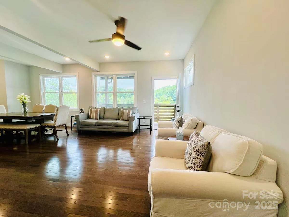 1061 Riverside Drive - Photo 5