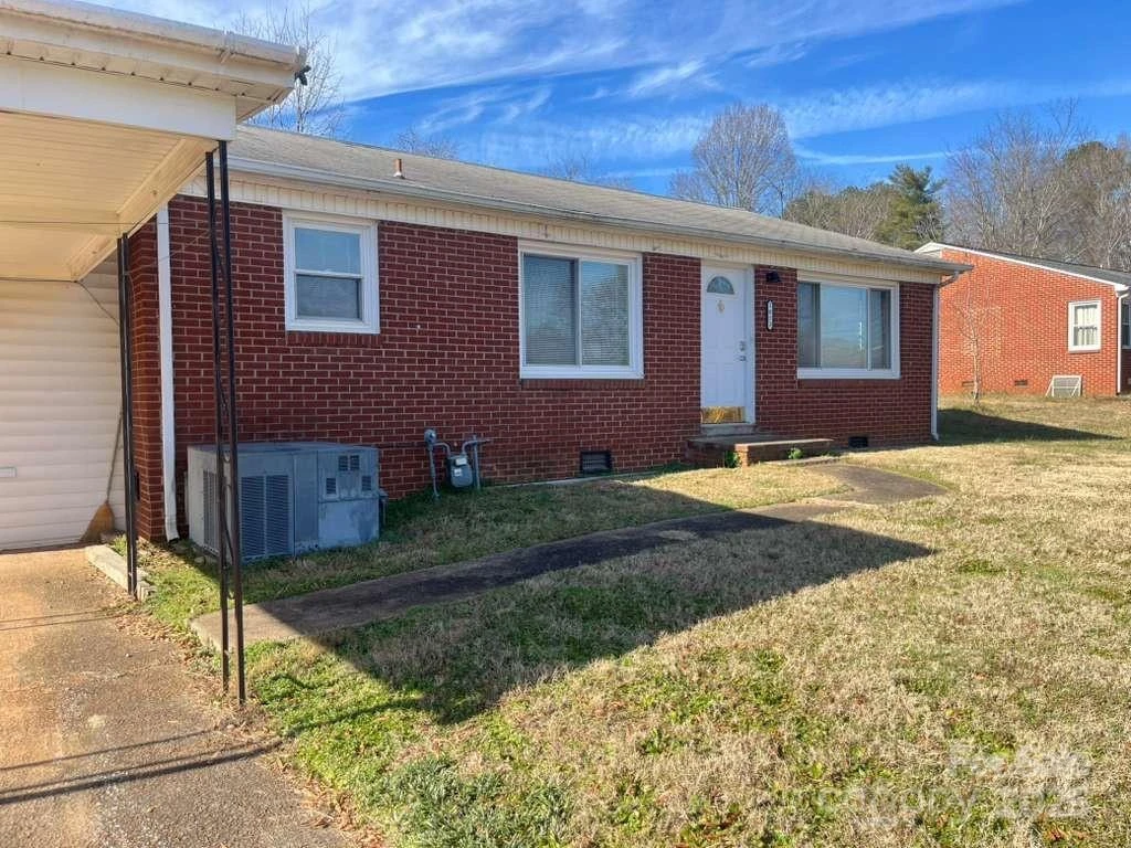 1073 Springdale Drive - Photo 2