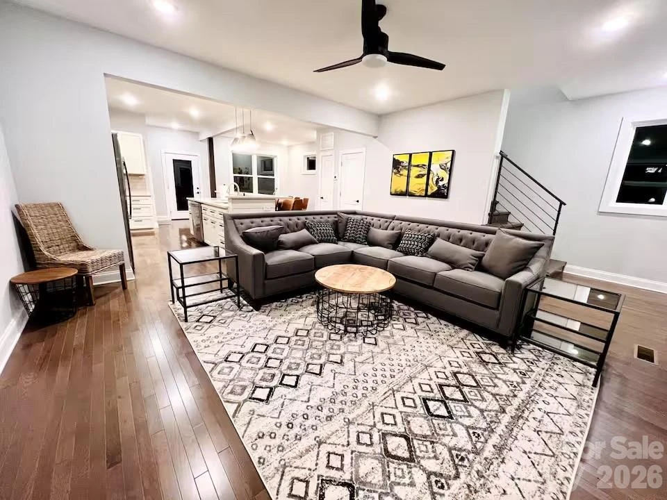 1063 Riverside Drive - Photo 4