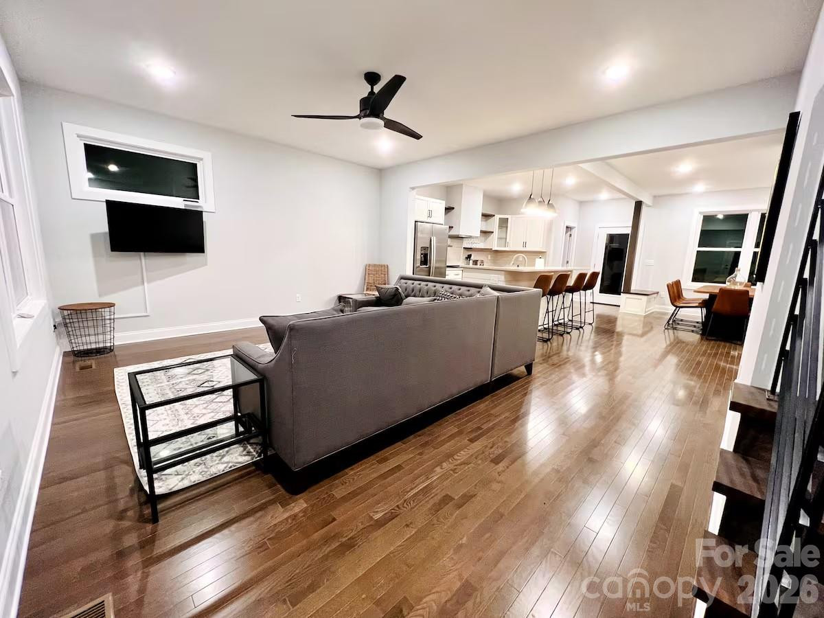 1063 Riverside Drive - Photo 5