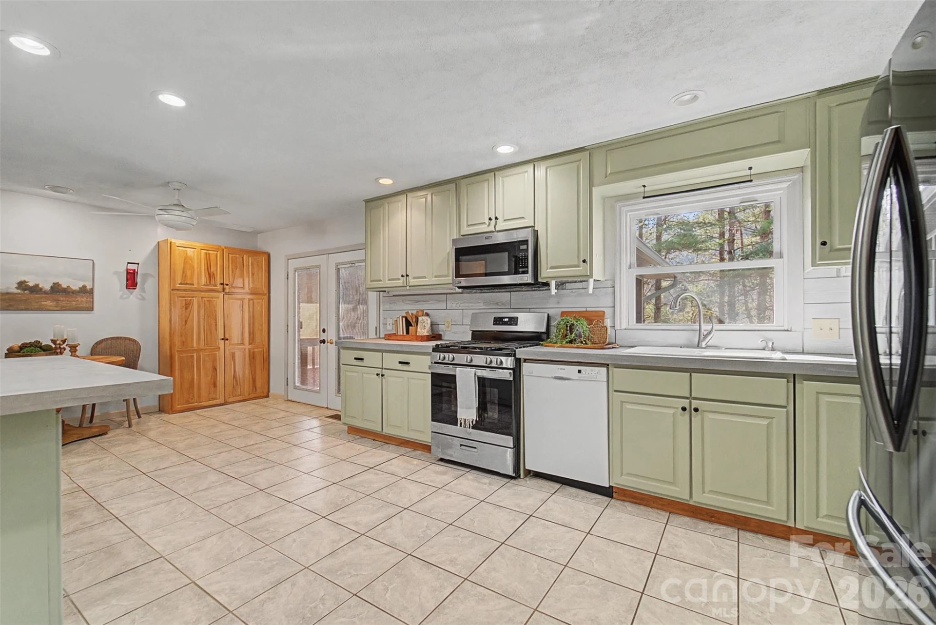 1037 Country Club Drive - Photo 10