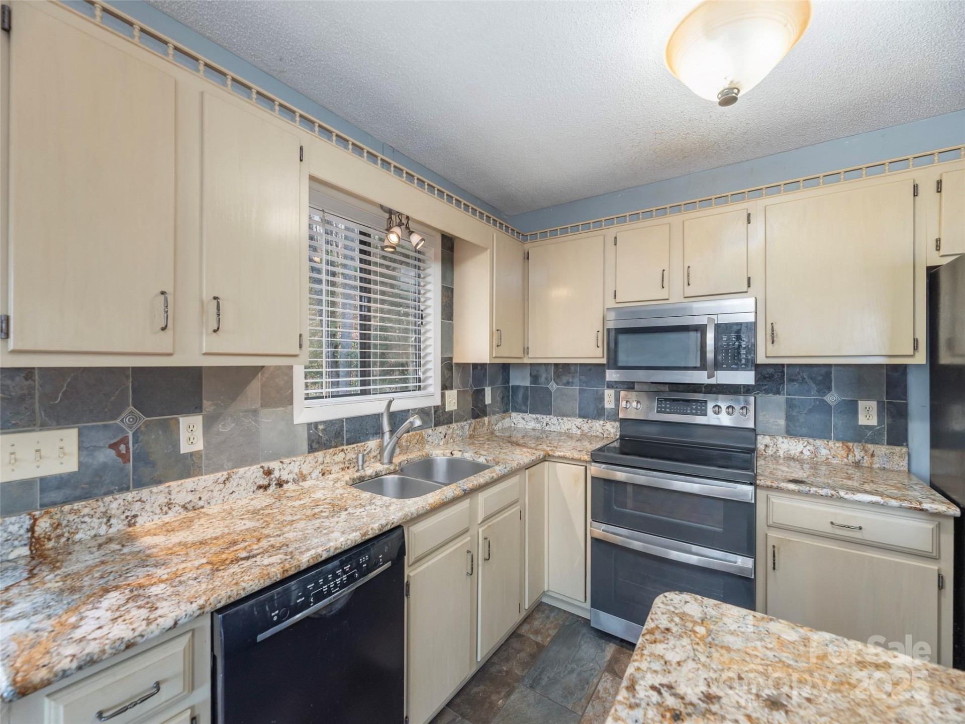 1392 Mount Chalet Road - Photo 10