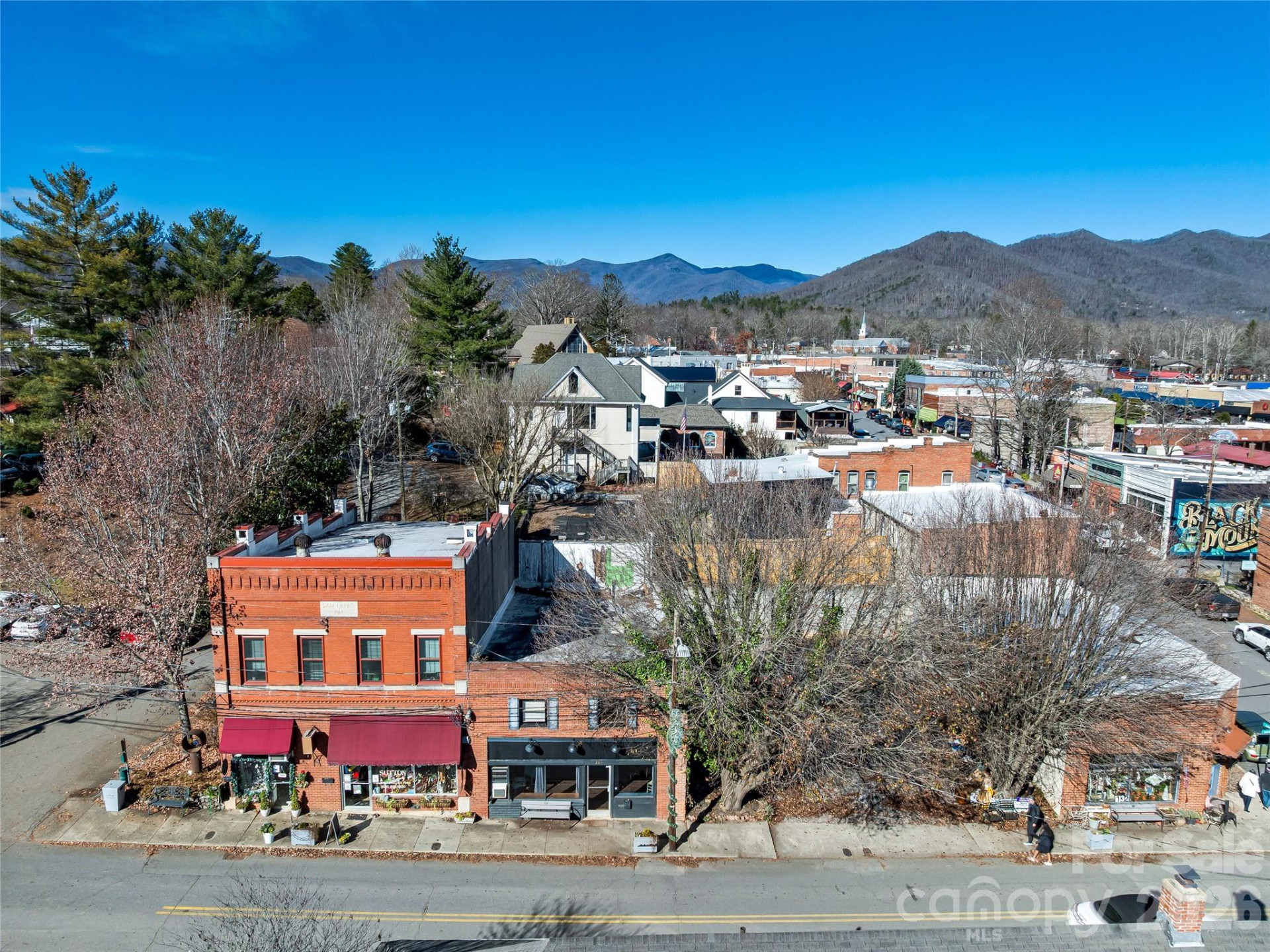 204 Sutton Avenue - Photo 3