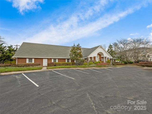 800 Beverly Hanks Center