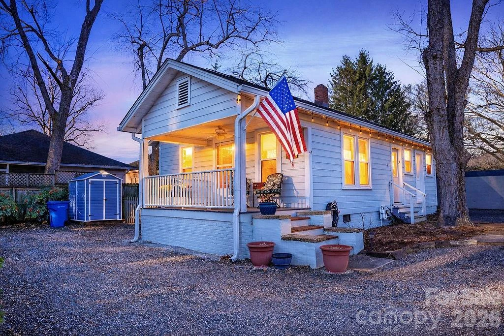 44 Oaklawn Avenue