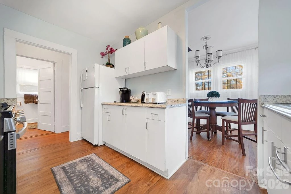44 Oaklawn Avenue - Photo 12