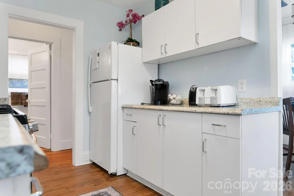 44 Oaklawn Avenue - Photo 13