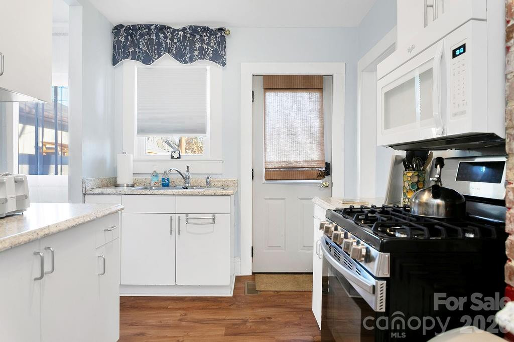 44 Oaklawn Avenue - Photo 15
