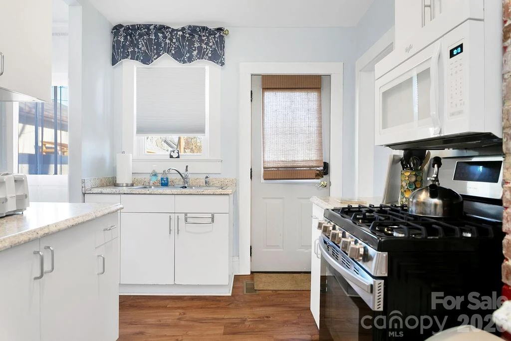 44 Oaklawn Avenue - Photo 15