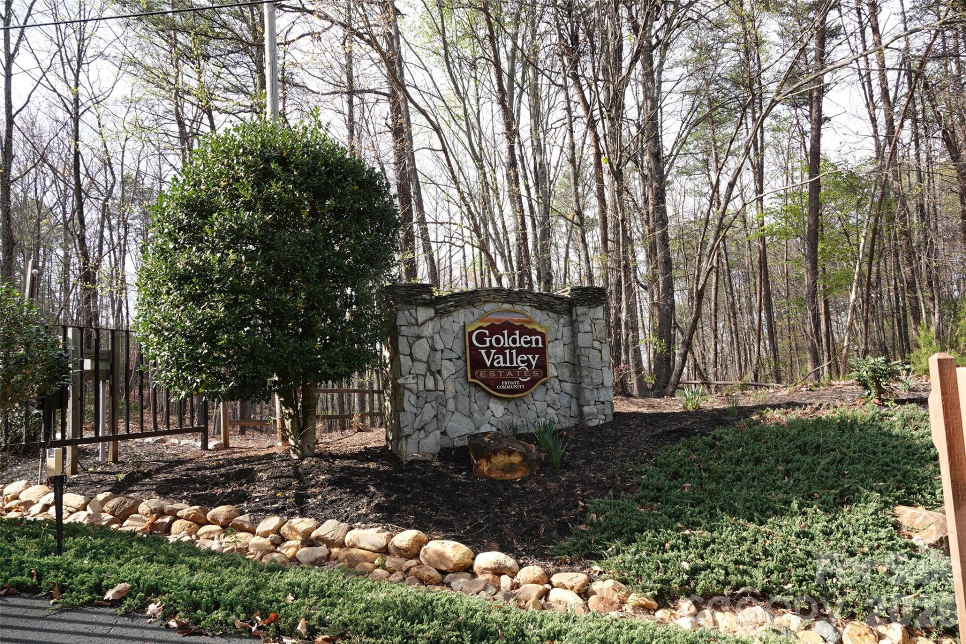 100 Sunset Drive - Photo 2