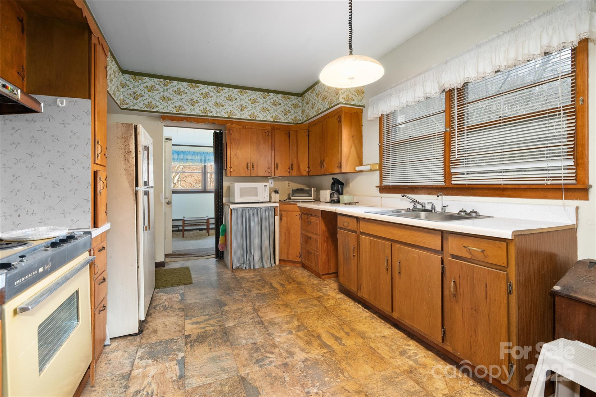 20826 Great Smoky Mountain Expressway - Photo 36