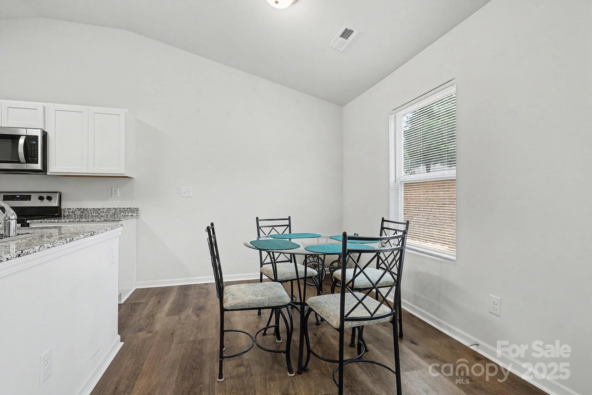 1410 Amberlight Circle - Photo 9