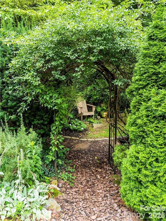 185 Macon Avenue #10B - Photo 32