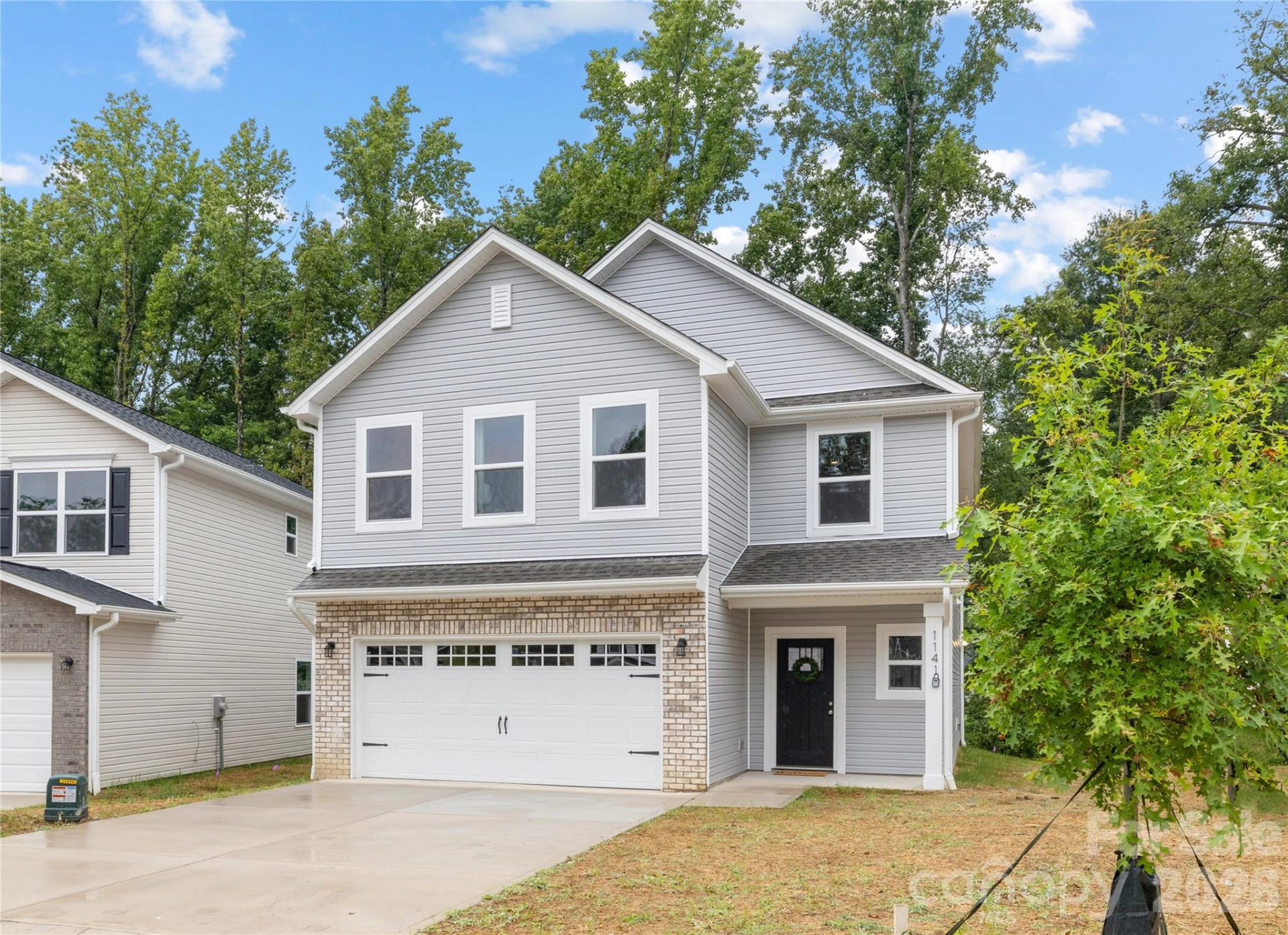 1418 Summerville Road - Photo 2