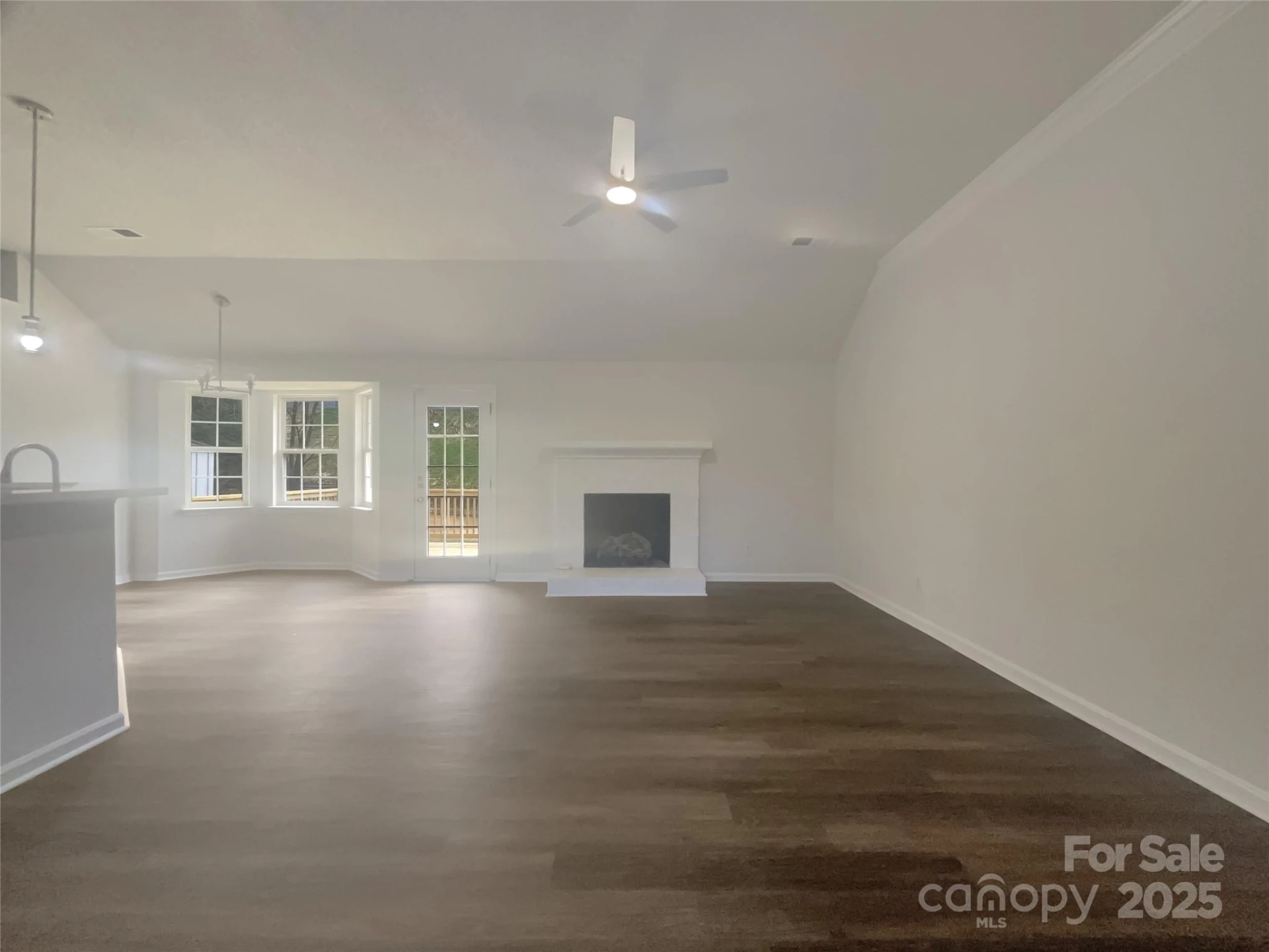 121 Shining Armor Court - Photo 3