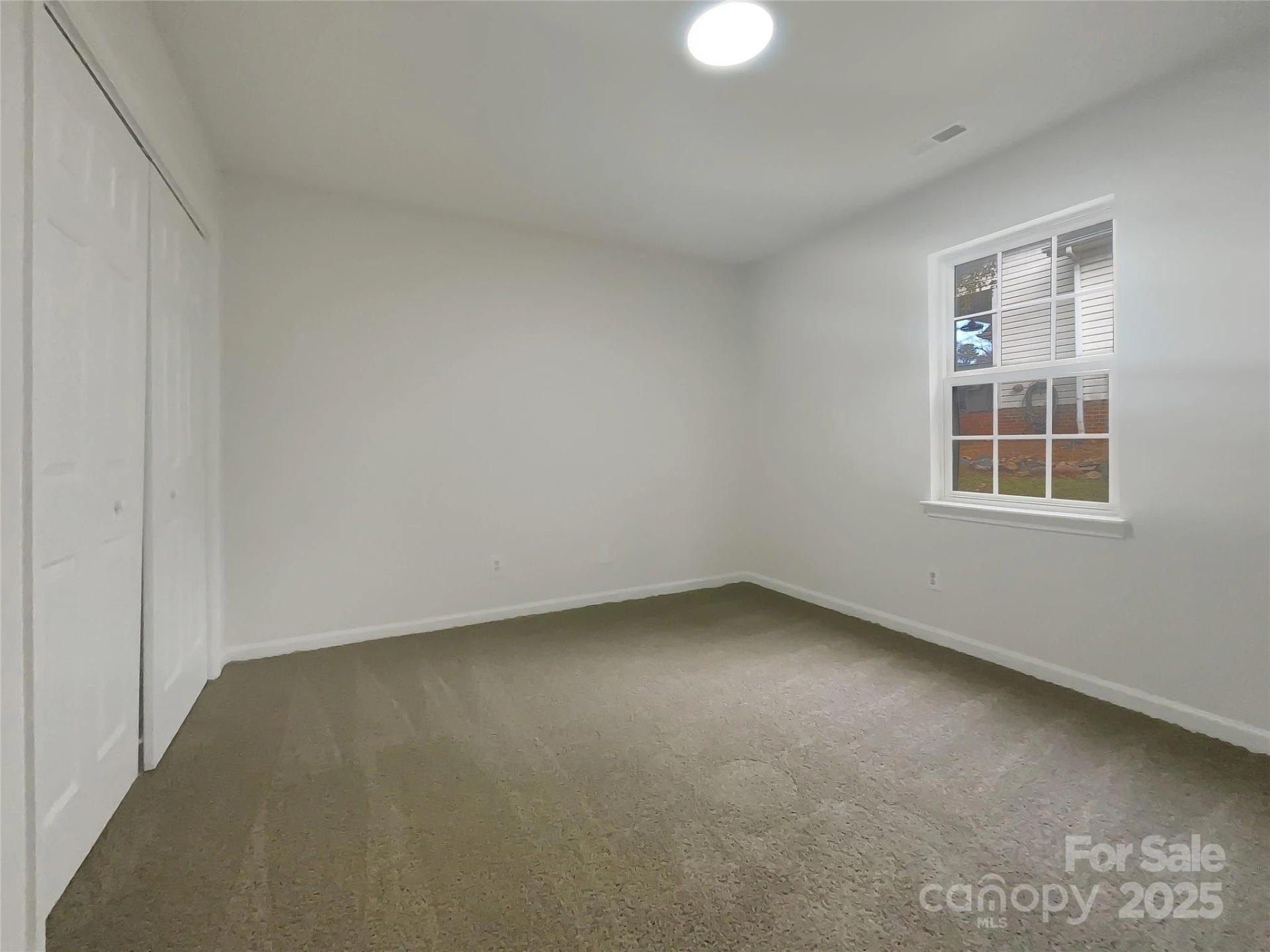 121 Shining Armor Court - Photo 4