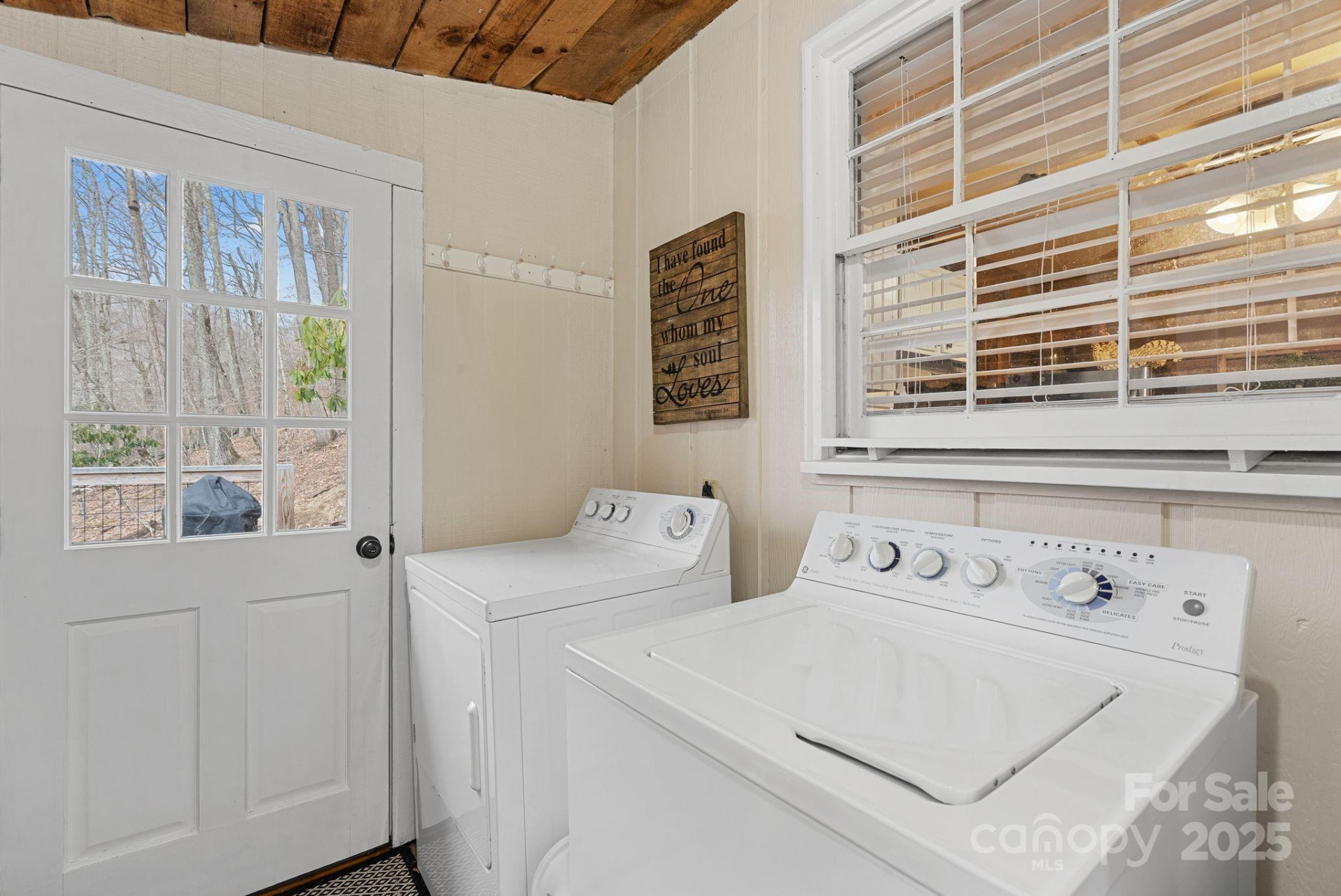 1040 Oak Ridge Lane - Photo 11