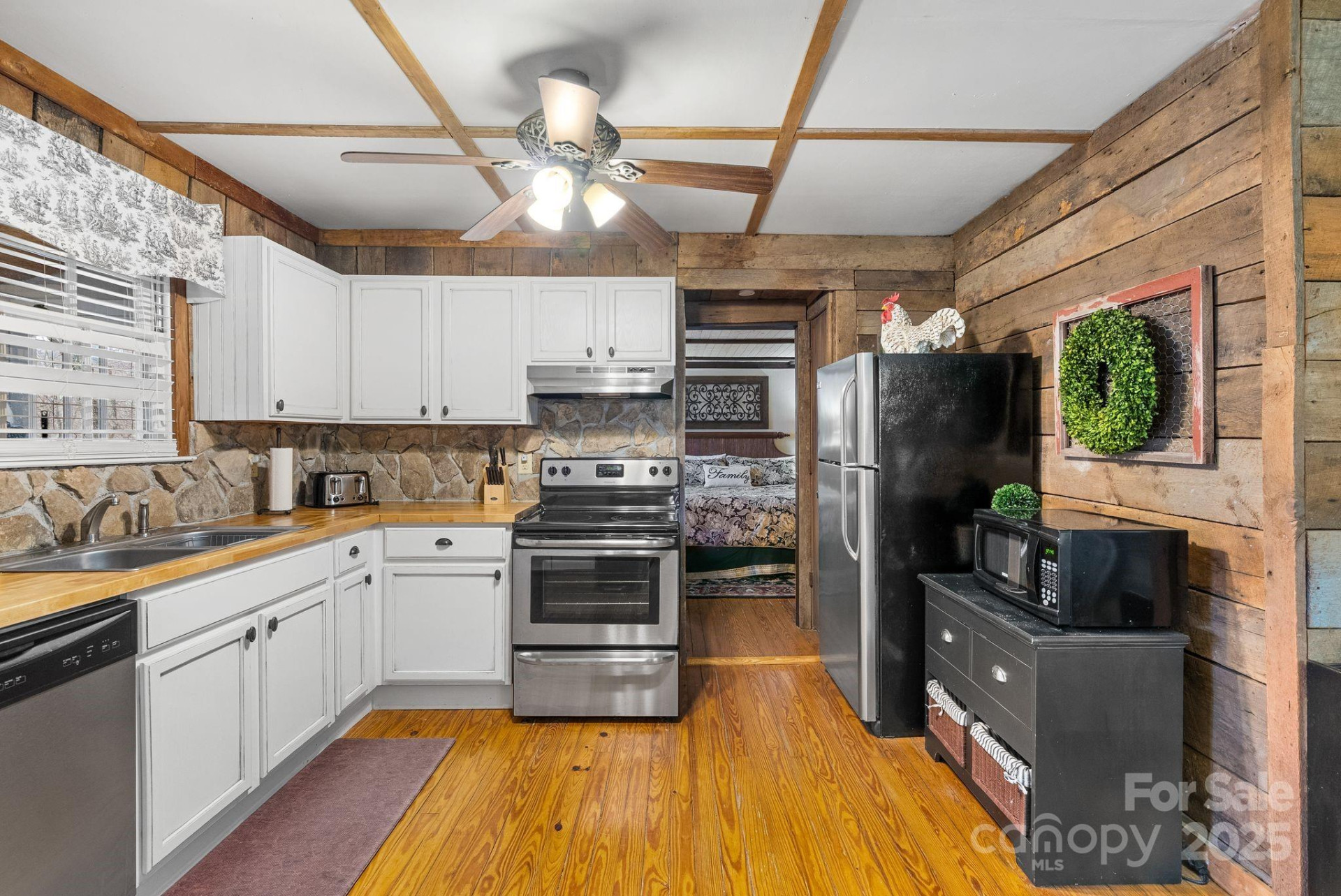 1040 Oak Ridge Lane - Photo 8