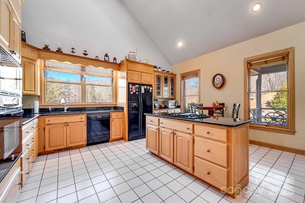 832 Asheville Highway - Photo 14